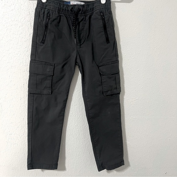 Old Navy Boys Size Small (6-7) Dark Gray Built-In Flex Tech Tapered Cargo Pants - Picture 2 of 8